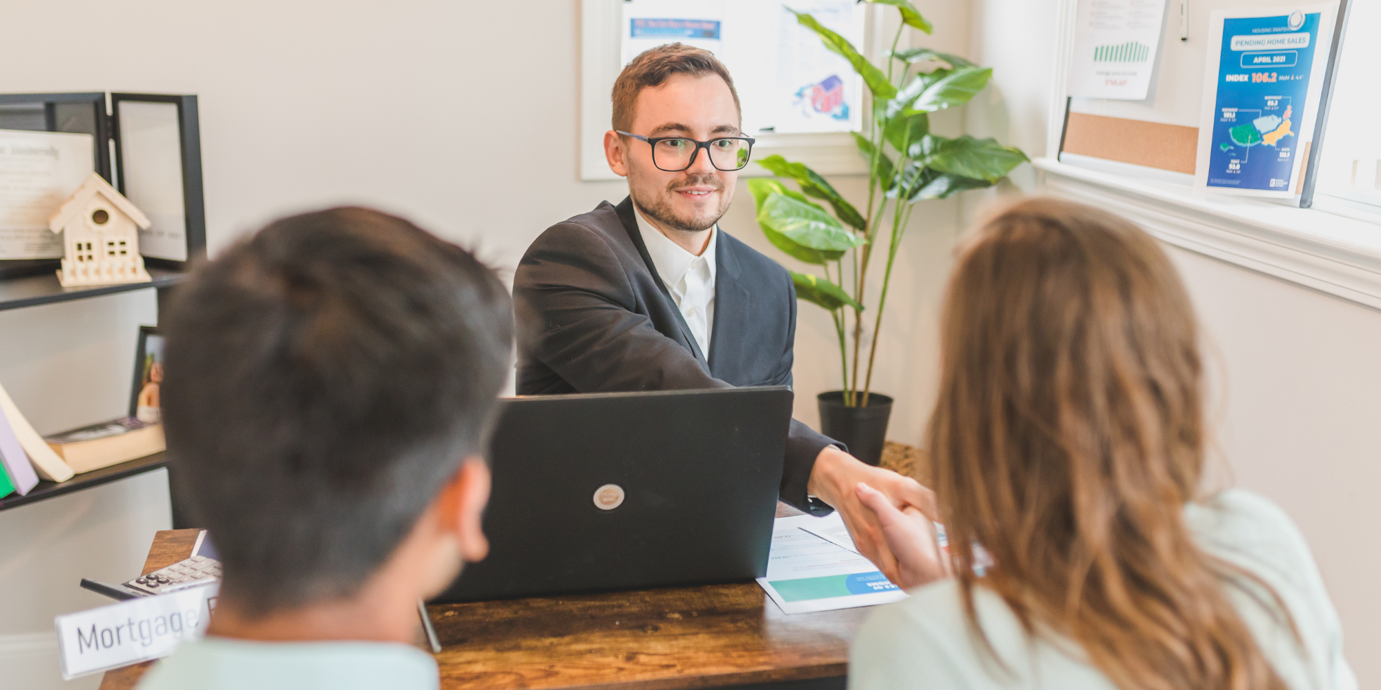 Mô Giới Kết Nối